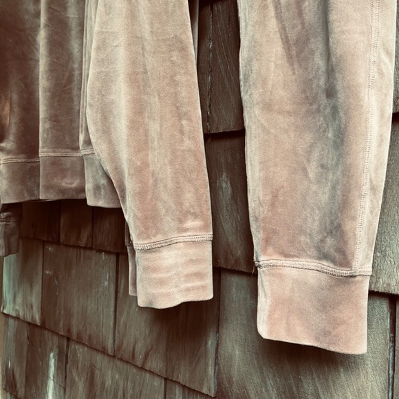 DKNY Platinum Velour Lounge Set Crewneck Sweatshirt (M) & Slim-Fit Joggers (S) - Picture 8 of 16